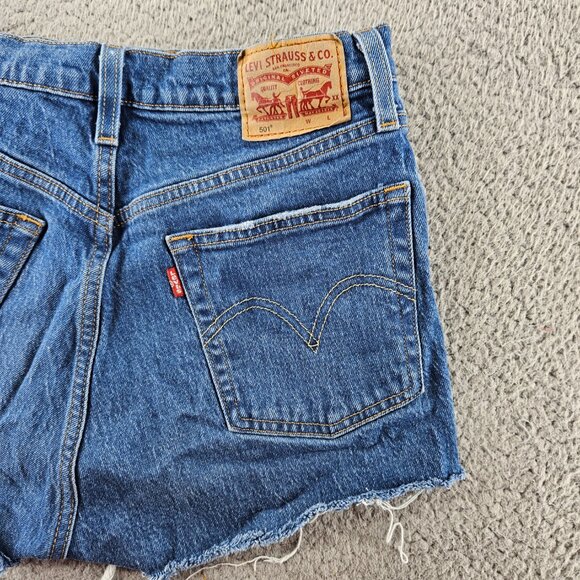 Levis Denim Shorts Womens 27 501 Distressed High Rise Button Fly Cutoff Raw Hem - Picture 16 of 16